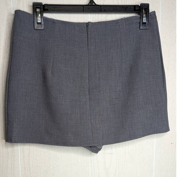 Pretty Little Things gray woven side slit mini skirt skort size 6 - Picture 5 of 11